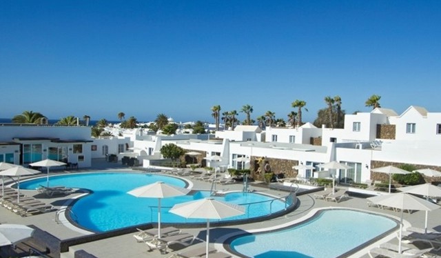 Nautilus Bungalows, Pool area