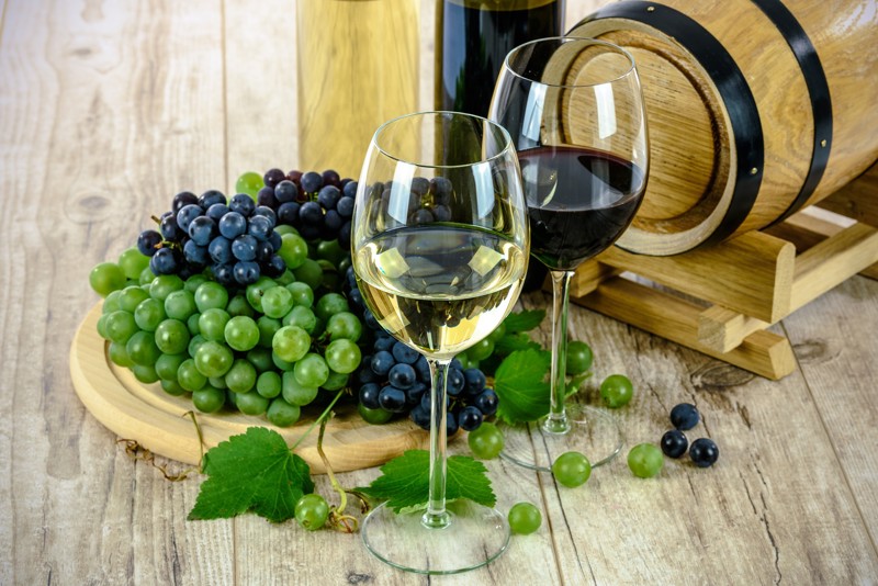 Wine tasting.jpg (1)