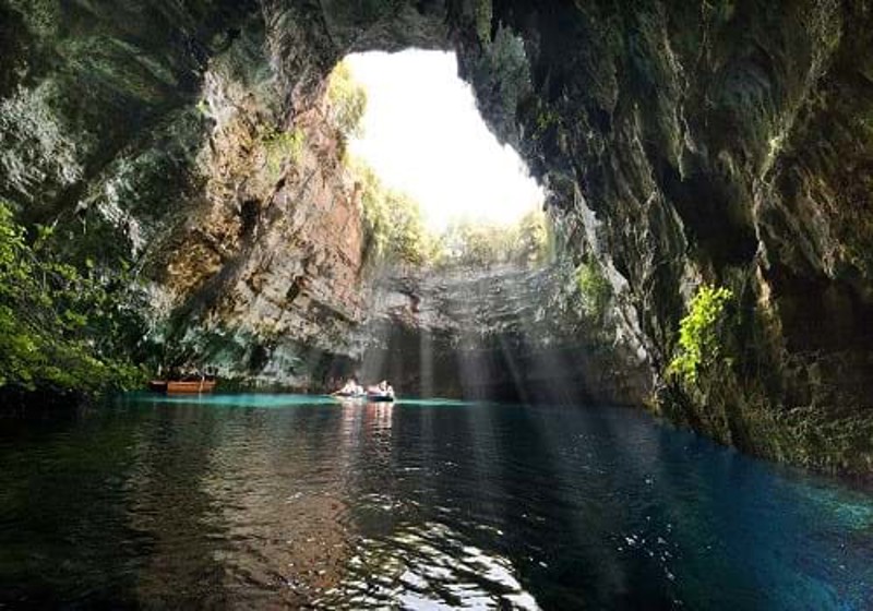 shutterstock_201861340_melissani-lake_kefalonia_greece.jpg