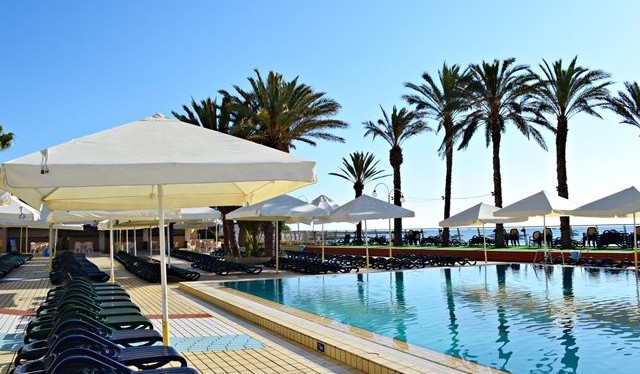 1. Qawra Palace Pool