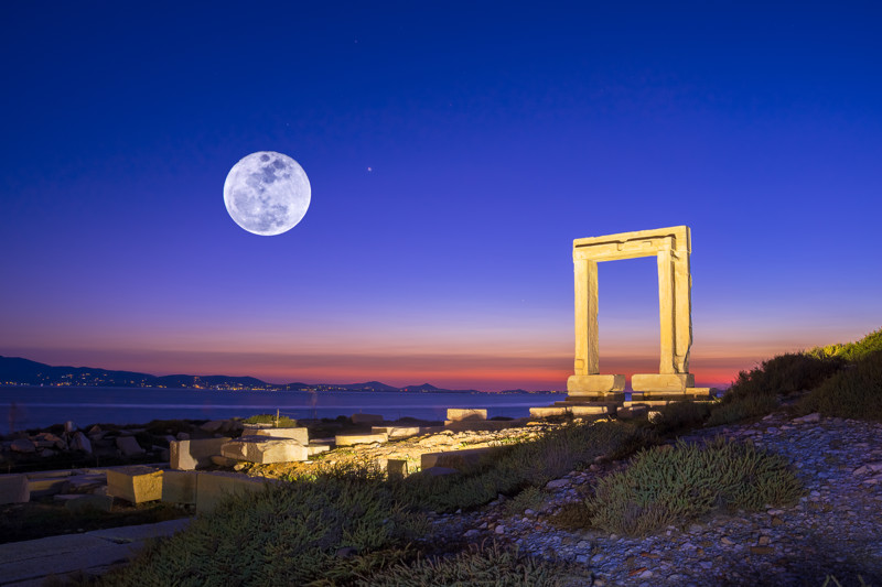 Naxos Moon