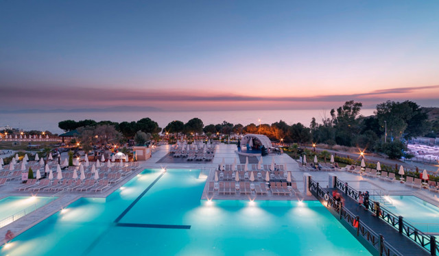 Ramada Resort. Outdoor Pool