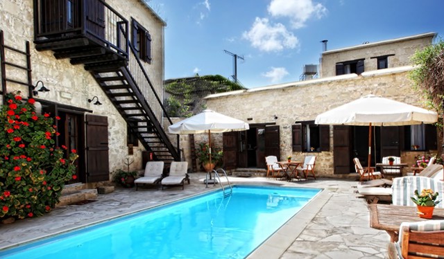 Overview at Leonidas Village Houses