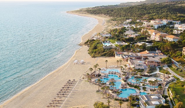 Resort At Luxme Oasis