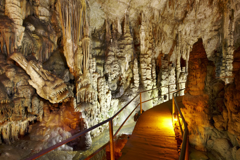 Dikteon Cave Copy